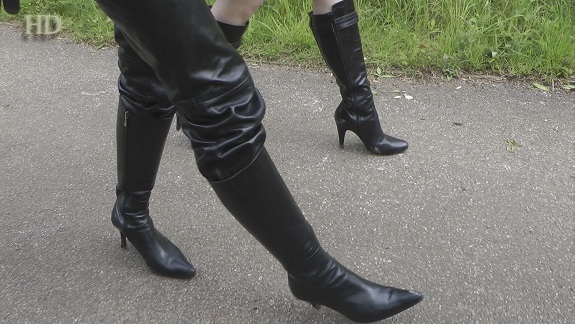 girls-in-leather-boots-ashley-walking-in-leather-pants