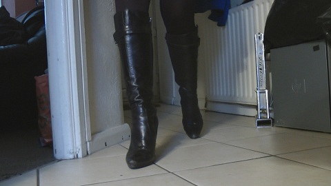 biker-girl-leather-boots-house-break-in-1